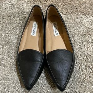 Steve Madden size 6 Feather Flats in Black